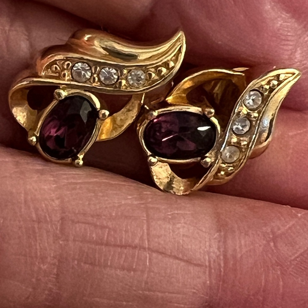 Avon Gold Tone Rhinestone Faux Amethyst Post Back Swirl Petite Earrings